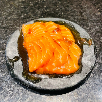 Carpaccio de Salmão com azeite e shoyu - Porção com 3 lâminas