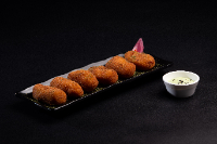 BOLINHO QUATRO QUEIJOS (6und)