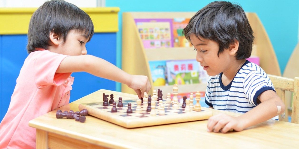 featured image - 5 Ways in Which Chess Helps Kids Nurture Life Skills