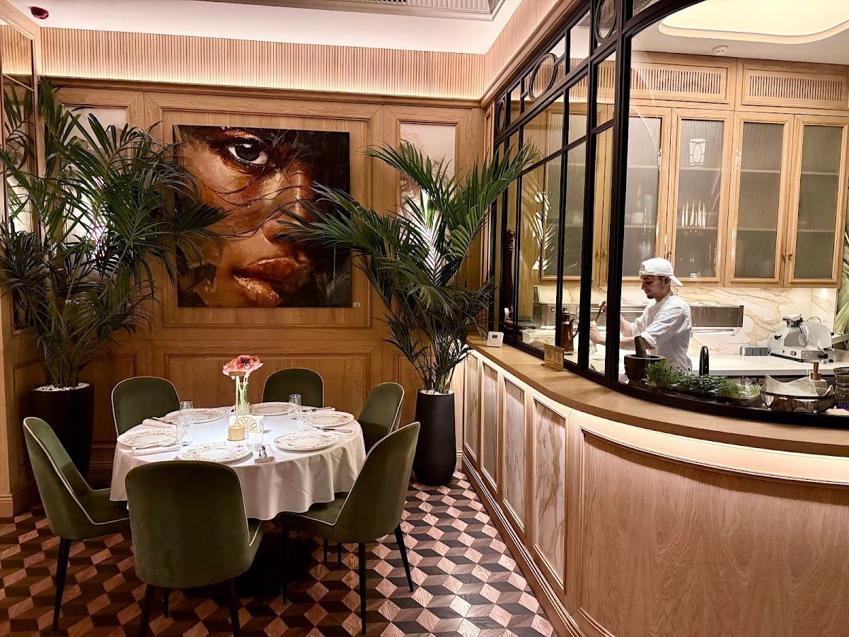 Sisters Restaurant & Bar & Cafe