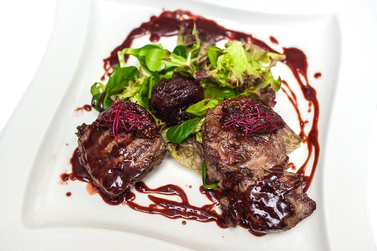 Sisters Restaurant & Bar & Cafe
