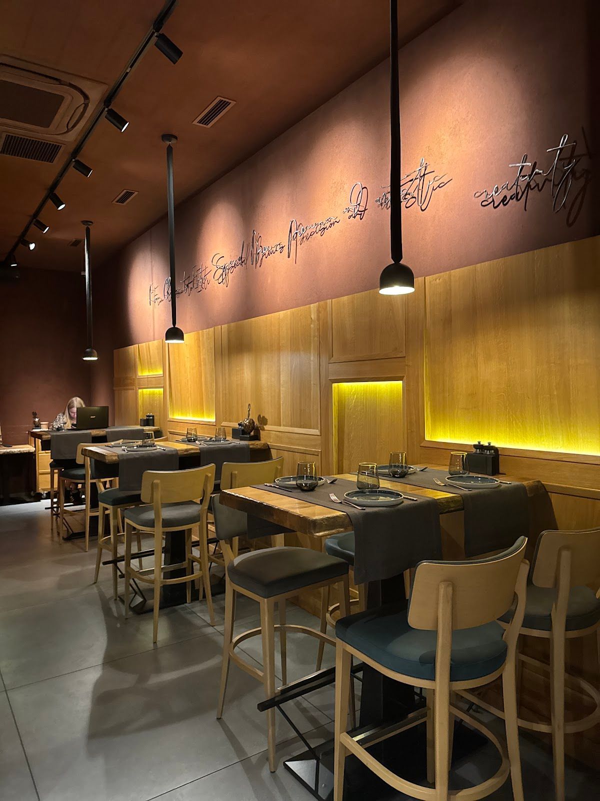 Keller Holz Gastropub photo 3