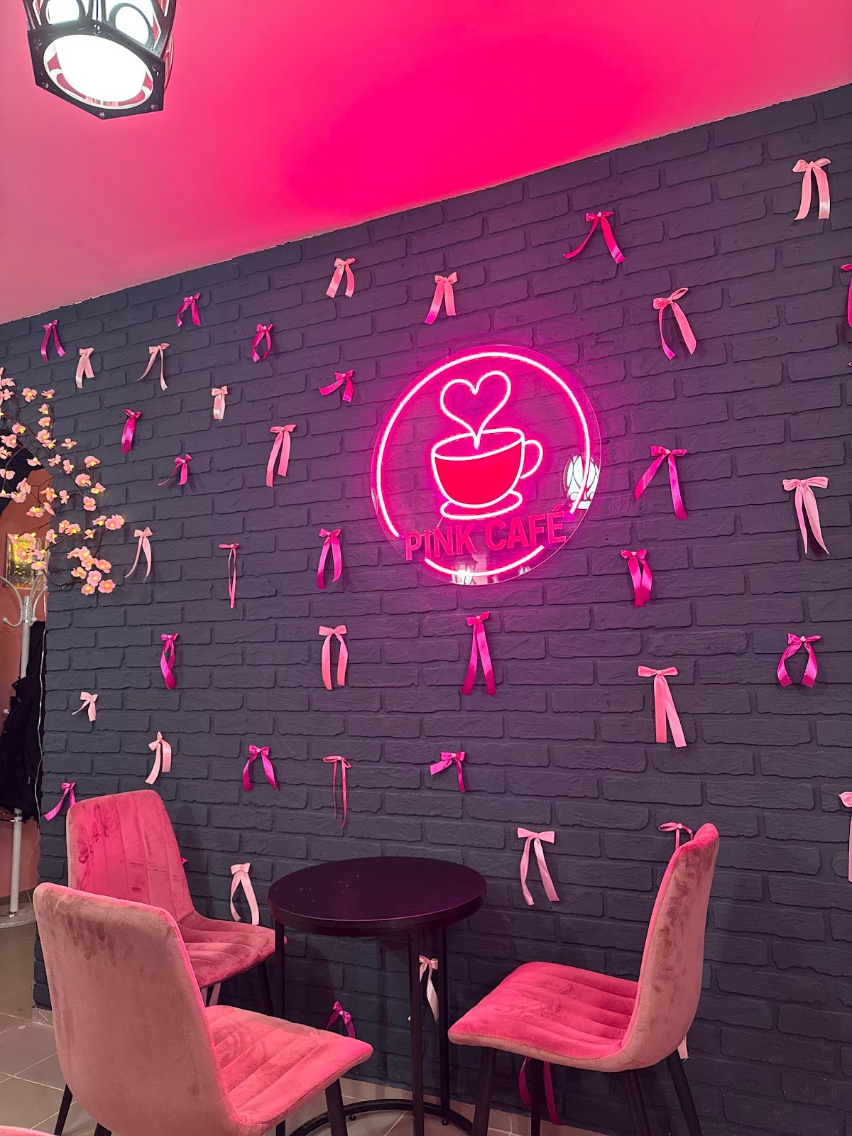 Pink café photo 1