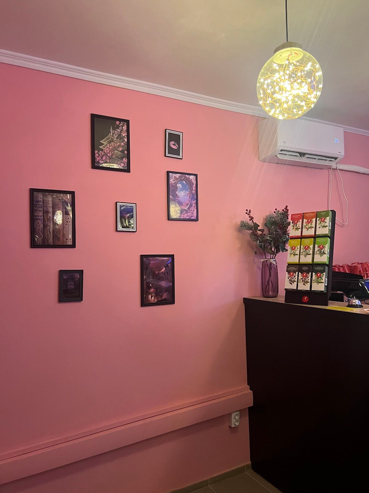 Pink café photo 3