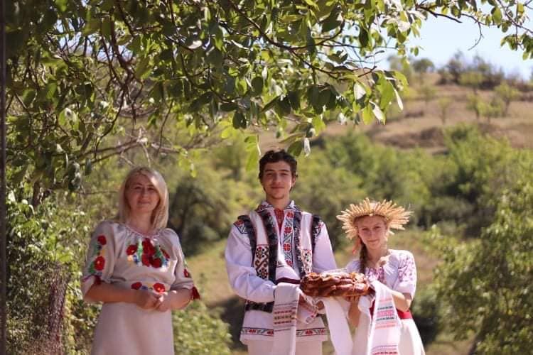 Vatra Dumeniului photo 2