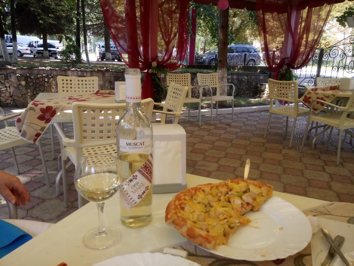 Restaurantul / Terasă "Lilia" photo 3