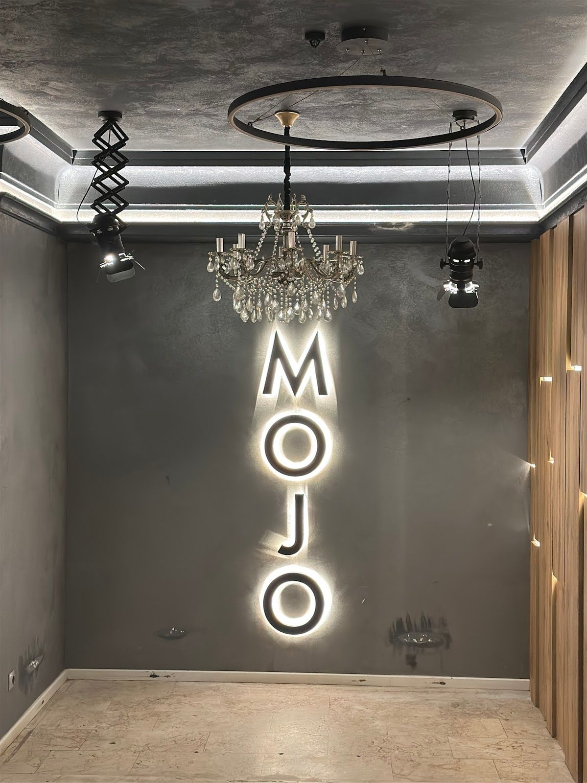 Mojo photo 2