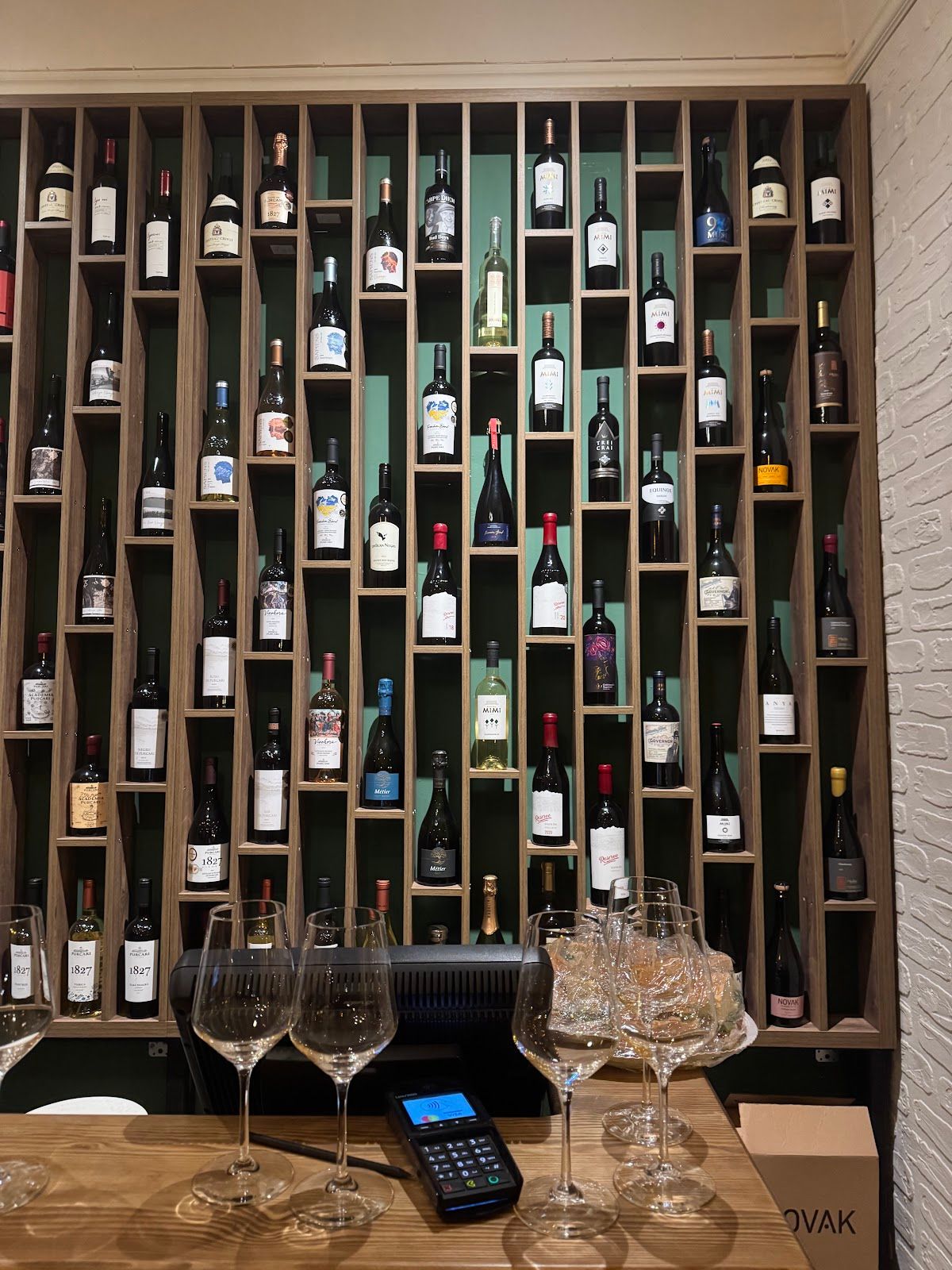 Topit Turnat Wine BAR