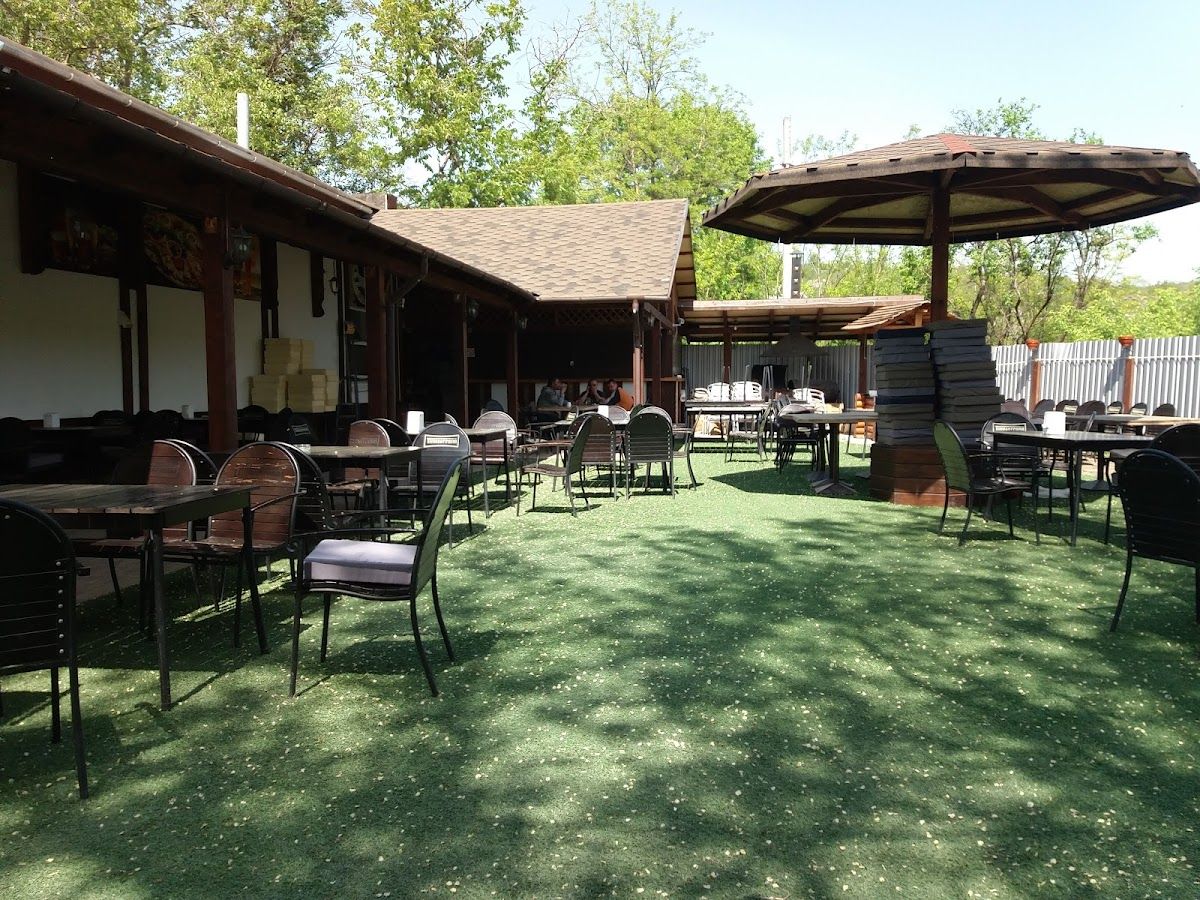 Linia Bar & Grill