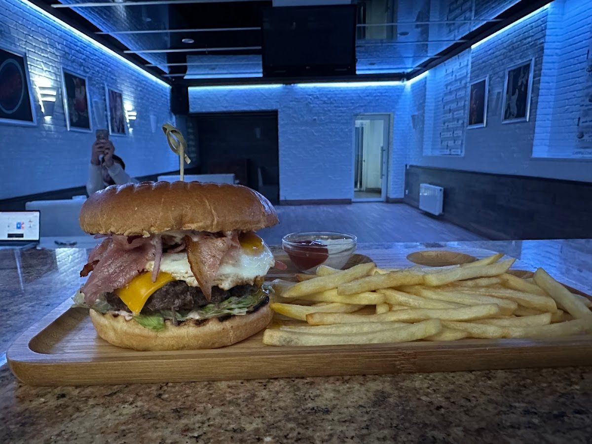 Linia Bar & Grill