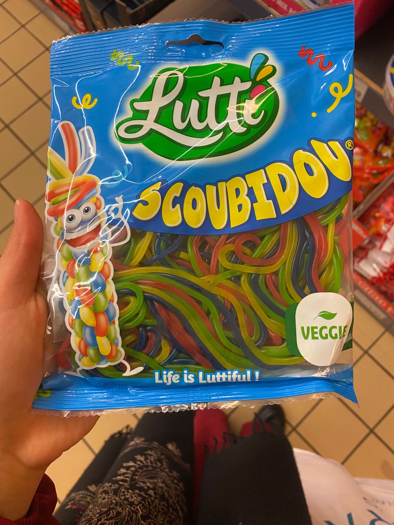 Lutti sour worm gummies