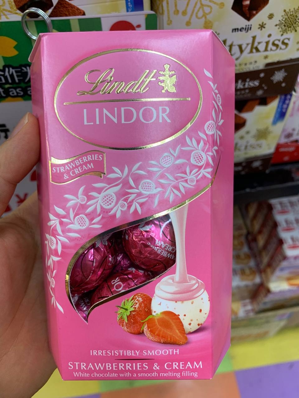 Lindt Lindor Strawberries & Cream