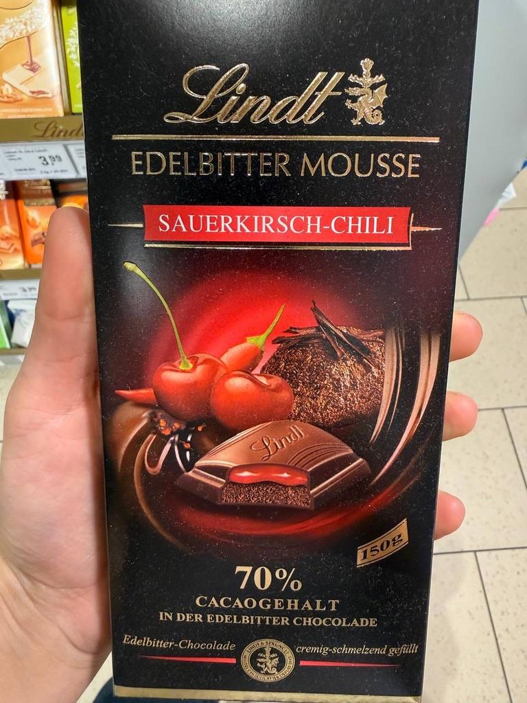 Lindt Edelbitter Mousse (Sour Cherry-Chili)