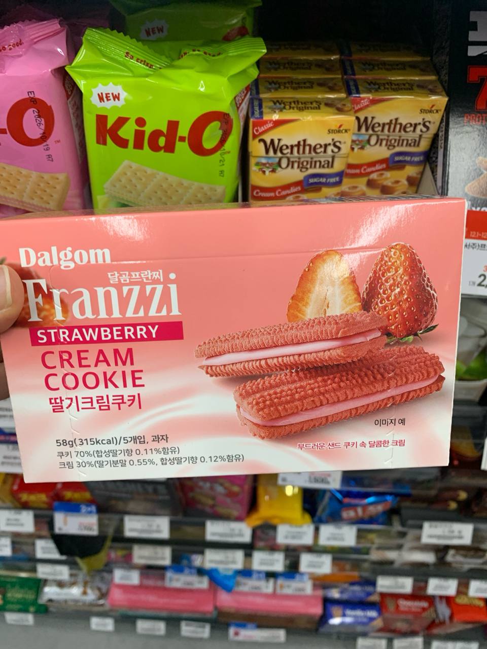 Dalgom Franzzi Strawberry Cream Cookie
