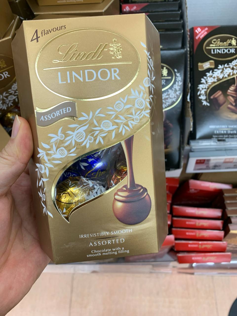 Lindt LINDOR Assorted (4 flavours)