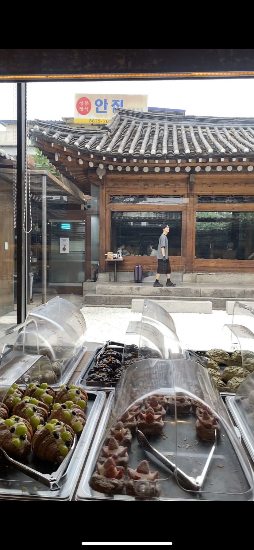 Onion Cafe Gwangjang Market Branch community photo 2