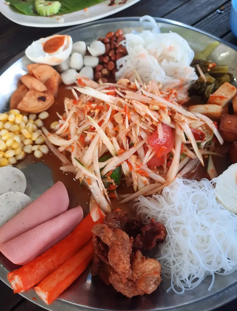 มิสเตอร์บัง อีสาน ฮาลาล - Halal Restaurant in Bangkok, Thailand