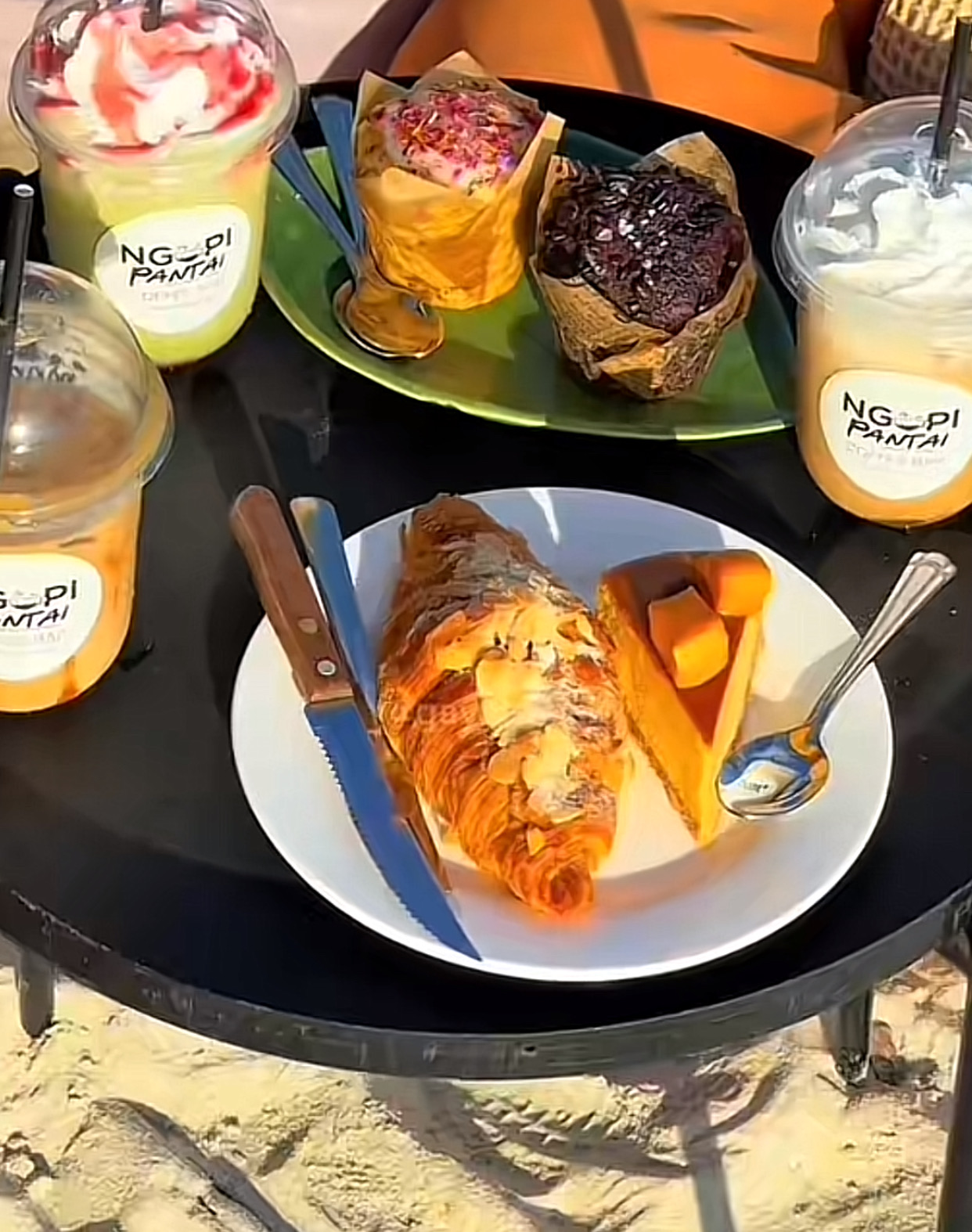 Ngopi Pantai Beachfront Coffeeshop - Halal Restaurant in Langkawi, Malaysia