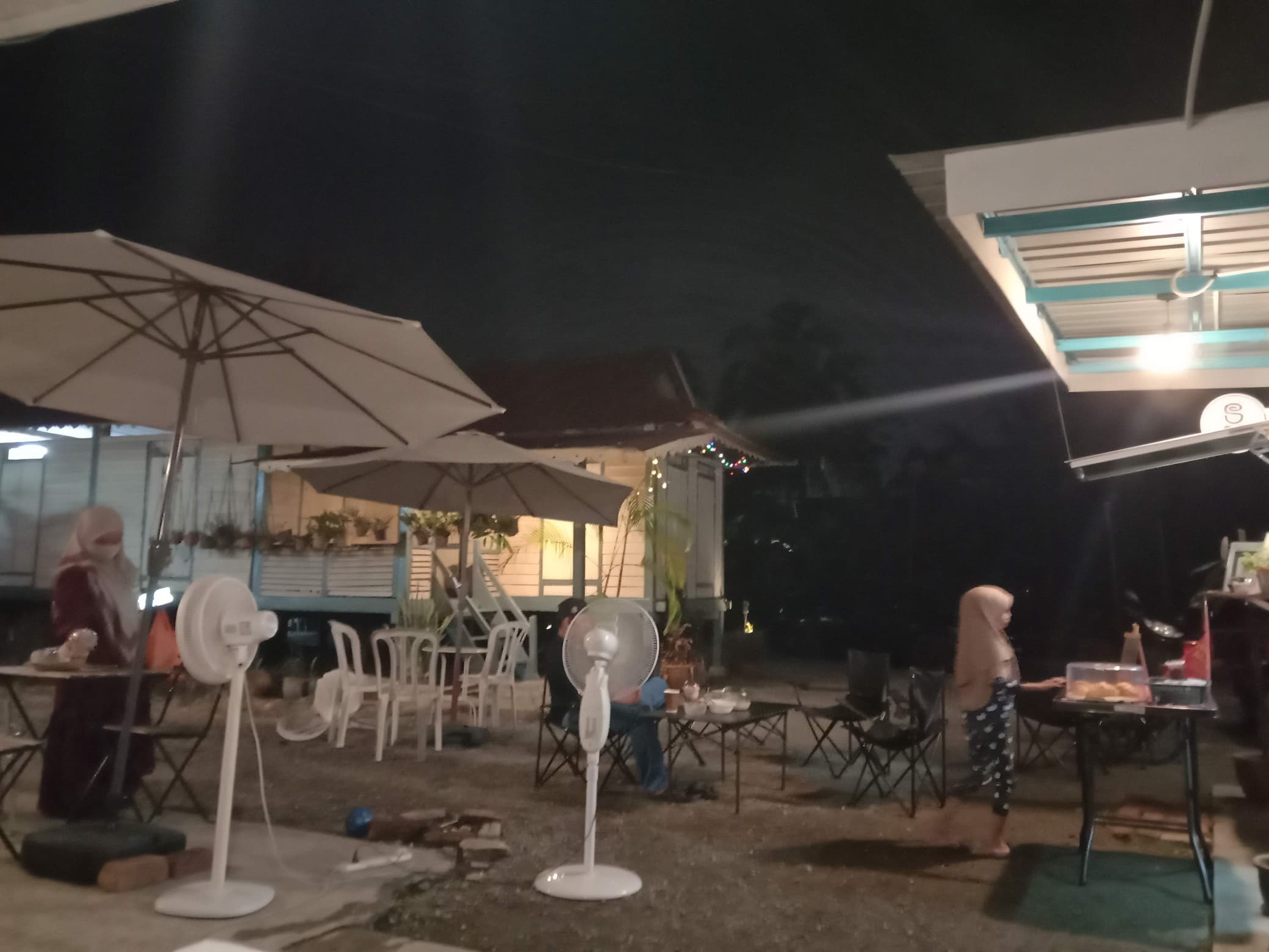 Kembwäng köpi - Halal Restaurant in Klang, Malaysia