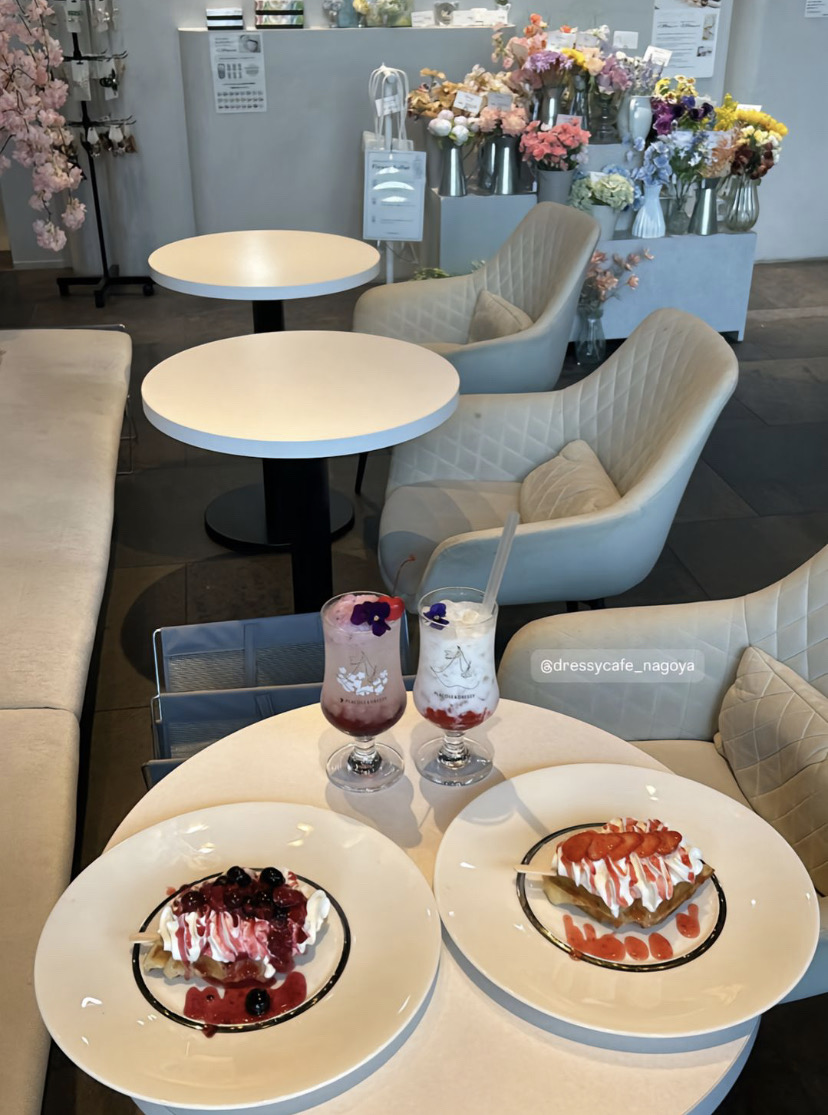 DRESSY CAFE community photo 1