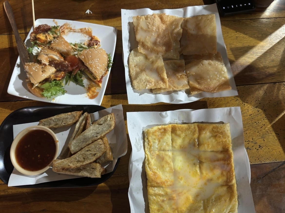 สถานีโรตี & ชาชัก Roti & Cha Cha Station community photo 2