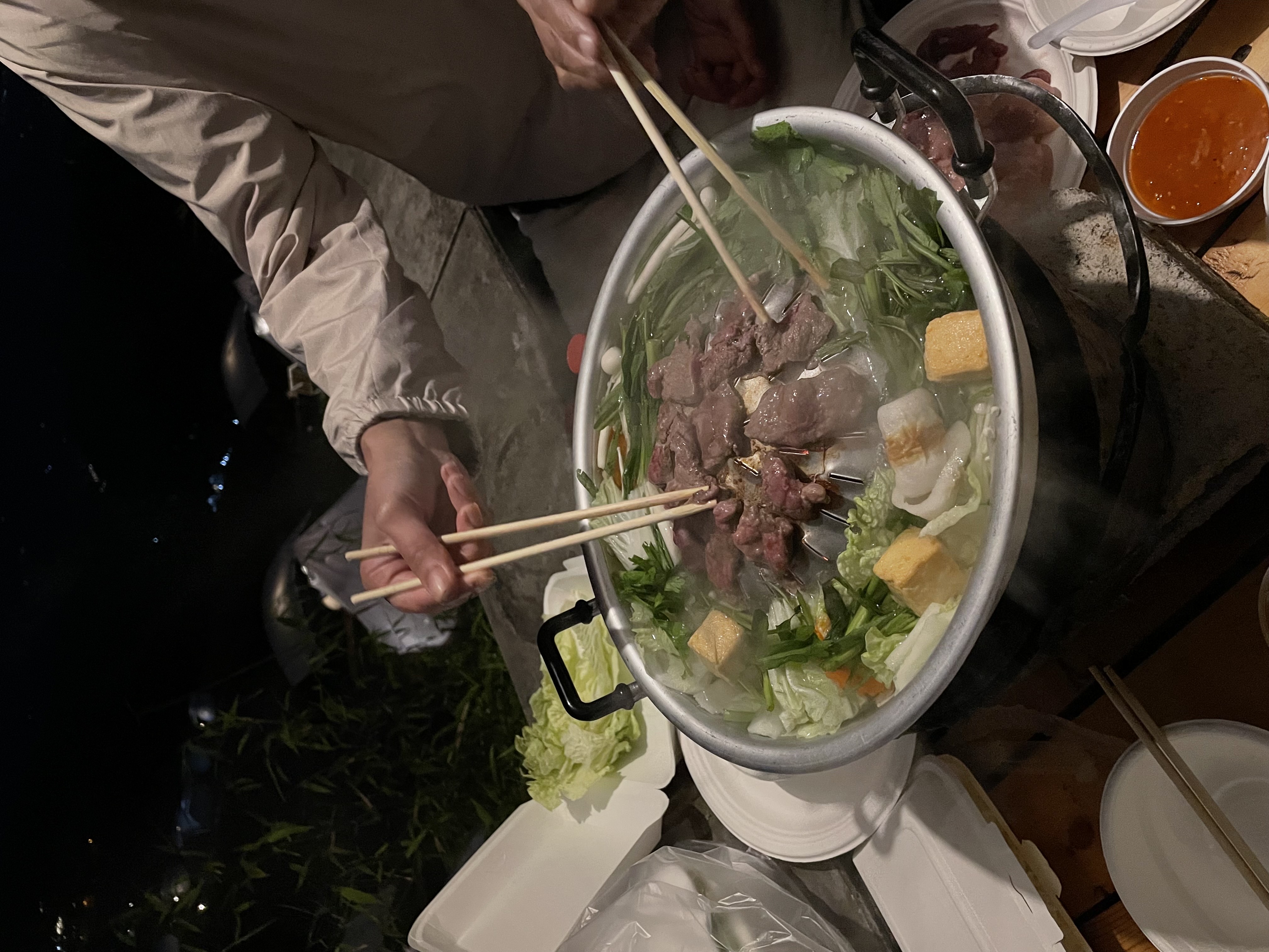 ร้านอาหารฮาลาลม่อนชมจันทร์ - Halal Restaurant in Mae raem, Thailand