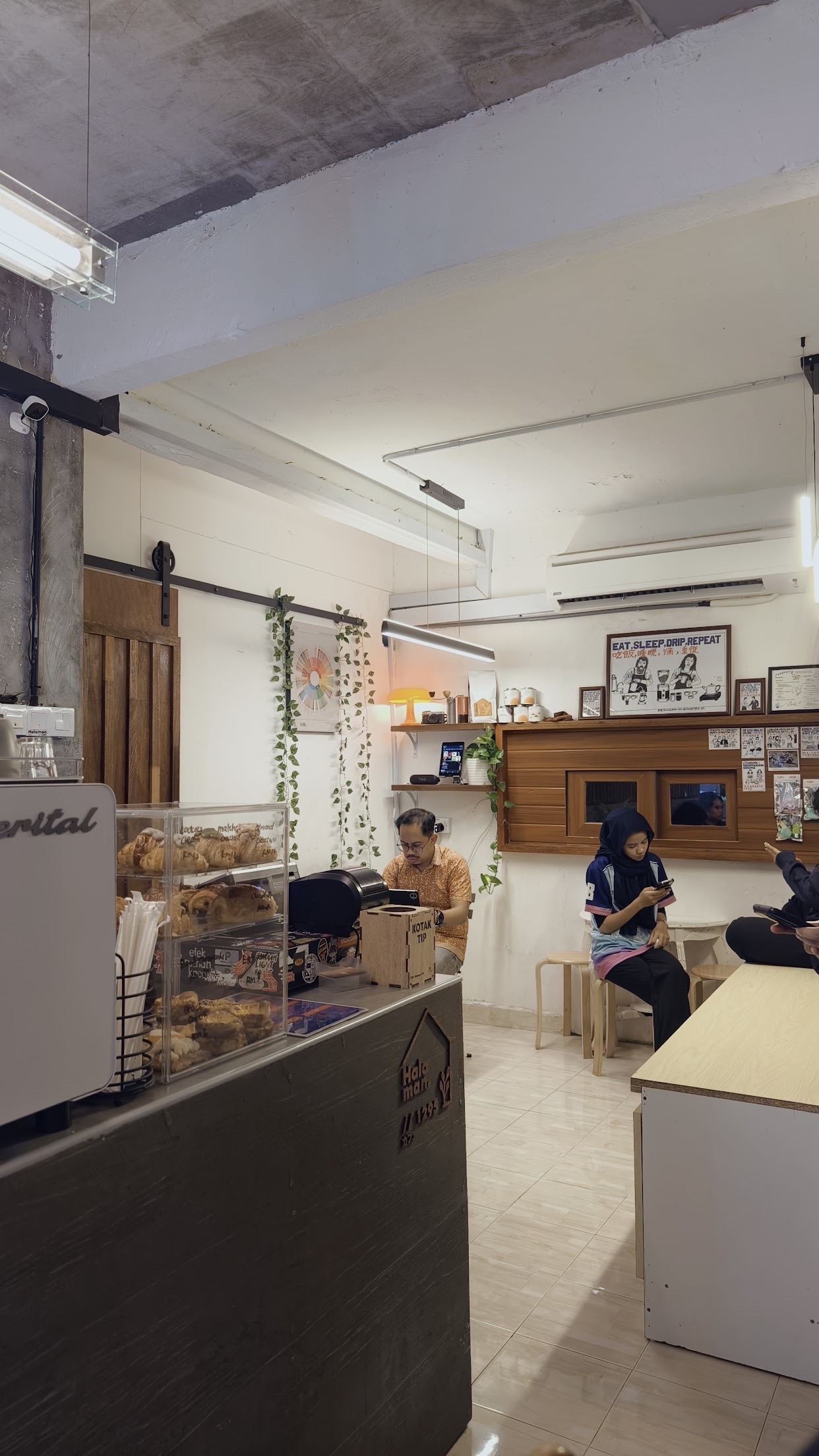 Halaman.1295 - Halal Restaurant in Langkawi, Malaysia