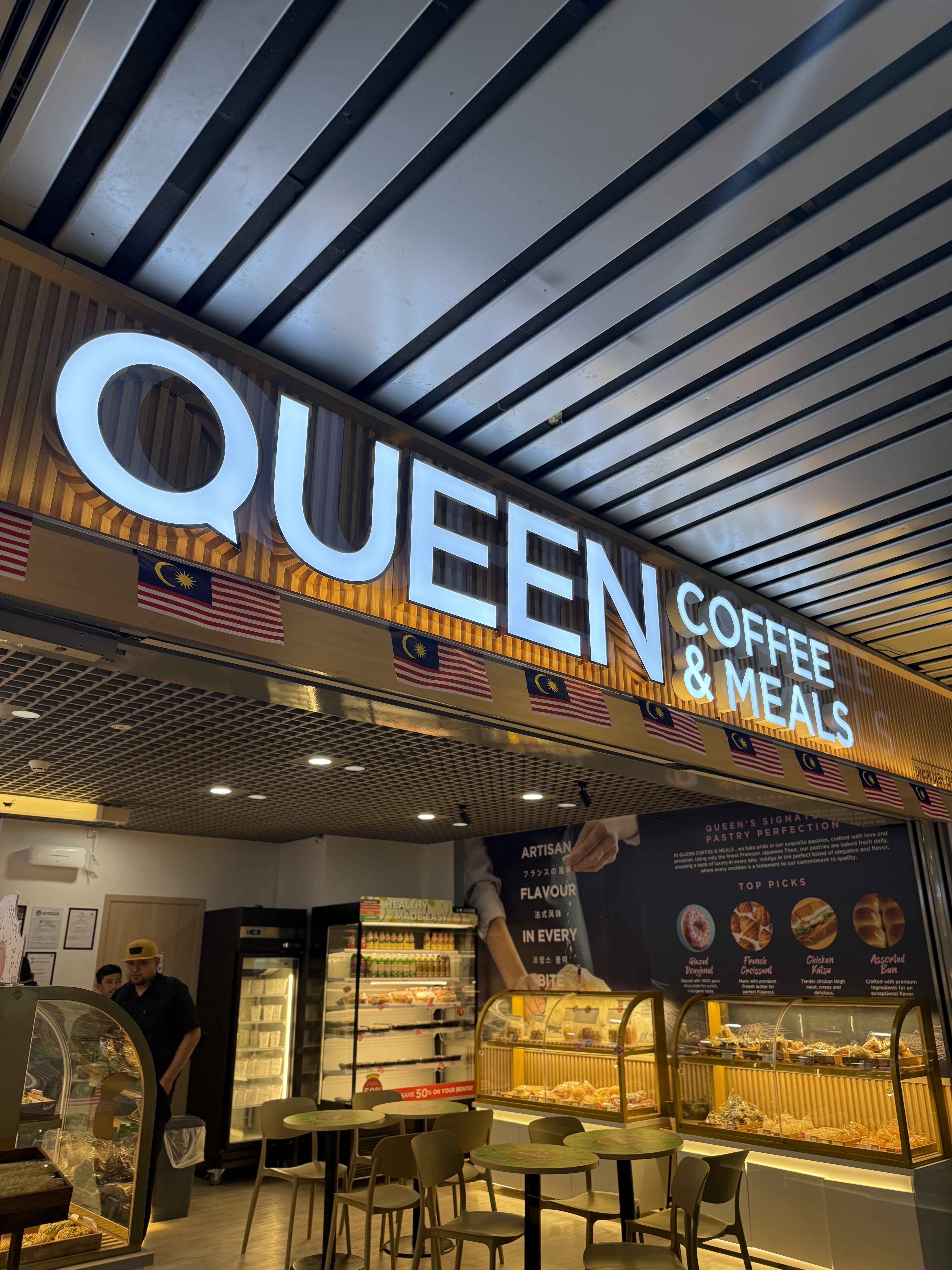 Queen Coffee & Meals @ KLIA Terminal 1 Domestic Arrival Hall - Halal Restaurant in Sepang, Malaysia