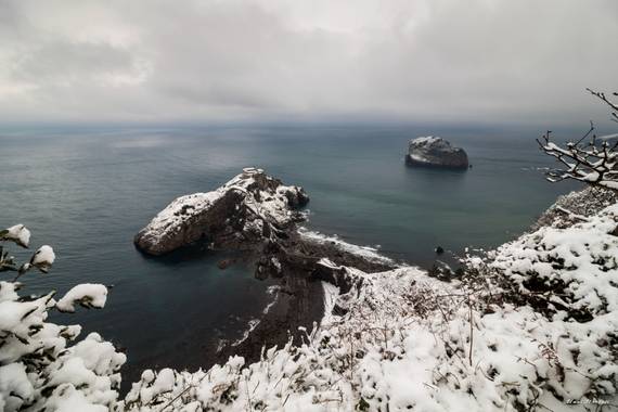 Unai Urresti en Hamelin: Paisaje  (Bermeo), San Juan de Gaztelugatxe y Akatz nevados.

#invierno2020 #nieve #costa