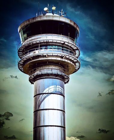 Andrés Nuñez Gallego en Hamelin: Paisaje  (Carrera 42), #astrofotografia  #aeropuertos #medellincolombia 