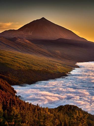 Adrian en Hamelin: Paisaje  (Arafo), El Teide (3718m) sobre el mar de nubes en una maravillosa puesta de sol. 
.
.
.
.
.
#tenerife #teide #teidenationalpar...