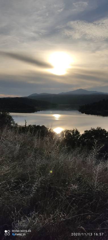 Paco  Requena en Hamelin: Paisaje  (Guadalix de la Sierra), Anochecer sobre el embalse de Pedrezuela