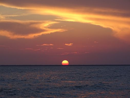 Maribel en Hamelin: Paisaje  (Moguer), ✨

#sol #atardecer #nubes #luz #naranja #energia #espigon #mar #playa #beach #beachlife #beautiful #sunset #sun #sun...
