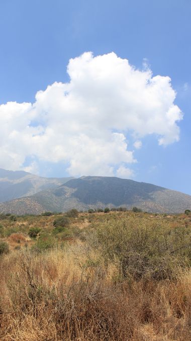 XxPrOzMeNxX en Hamelin: Paisaje, #sky #arbustos #azul #blanco #blau #blue #cerro #cielo #clouds #hügel #hill #himmel #nubes #schatten #shadows #shrubbery ...