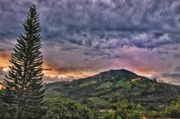 vicfonckph en Hamelin: Paisaje  (Pereira), Nuestras hermosas montañas.📸📸
#colombia #pereira #laperla #pereiracapitaldeleje #montaña #montaña #montañas #m...