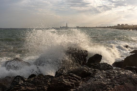 Romareyesg en Hamelin: Paisaje  (Montgat), Platja de Montgat#Esclat d'aigua