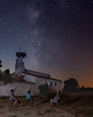 cruzoscarfotos en Hamelin: Paisaje  (Vegaviana), Mirando las estrellas 
#oscar_cruz_fotos #nocturnas #estrellas 