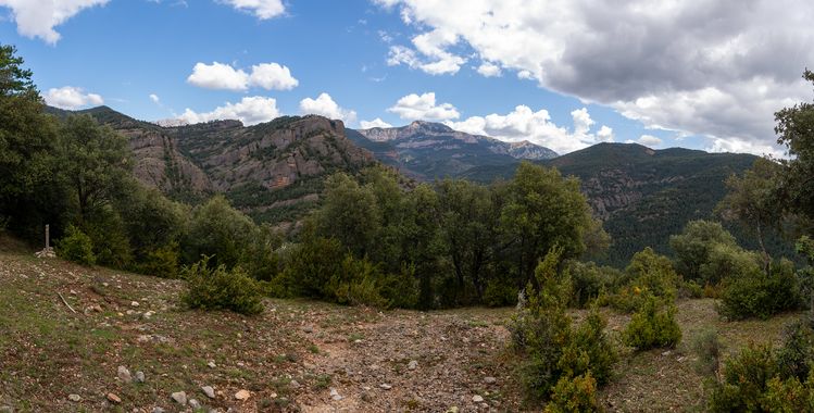 Romareyesg en Hamelin: Paisaje  (Guixers), Mirador de Corriu#Al fons Pedraforca i la Gallina pelada#