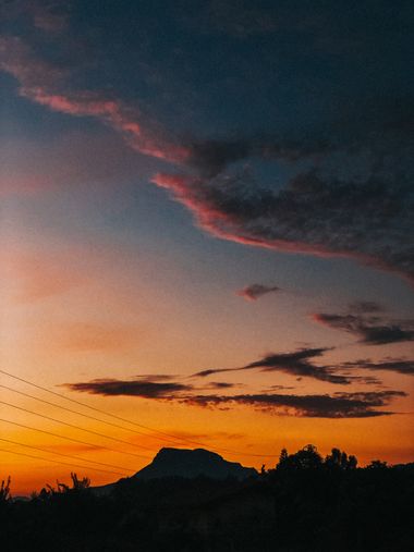 Henar en Hamelin: Paisaje  (Alsasua), #fotodelasemana #hamelin #fotodeldia #premiosemanal20 #puestadesol #amanecer #colores 