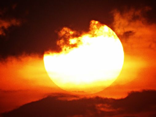 Marcos Valero Espinal  en Hamelin: Paisaje  (Caracas), #astrofotografia #sol #sunsetphotography #cloudphotography #sun #sol #nubes #sunset #sundown 
