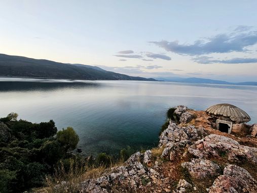Mpordom en Hamelin: Paisaje  (Pogradec), LIN. Albania
Pueblo más antiguo de Albania.
#albania #Village #costa #lake #landscape #photografy #beautiful #agua...