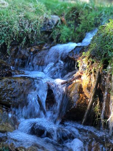 Geles2020 en Hamelin: Paisaje  (Rascafría), Riachuelo que cae en la montaña. #Otoño20 #SierraGuadarrama #Madrid 