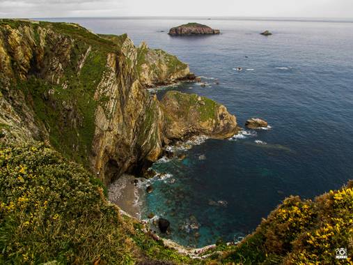 Acorazado3000 en Hamelin: Paisaje  (Gozón), Vistas del acantilado del Faro de Cabo  Peña (Asturias)









#fotografiacarloscalvo #farolapeña #acantilado...