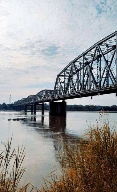santiago.zamora01 en Hamelin: Paisaje, #puente Monumental 
#Puertoberrio 
#Antioquia / Colombia 
🤩