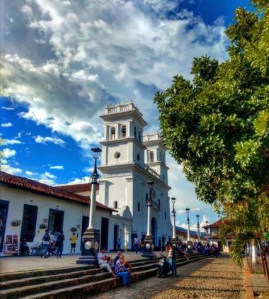 fredy.candela en Hamelin: Paisaje  (Girón), #basilicamenordegironsantander
@gironsantandercolombia
