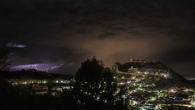 Mexicano-75 en Hamelin: Paisaje  (Moclín), Tormenta (una de las tantas que nos tenian rodeados) acercándose al pueblo de Moclin...

#tormenta #tormentaelec...