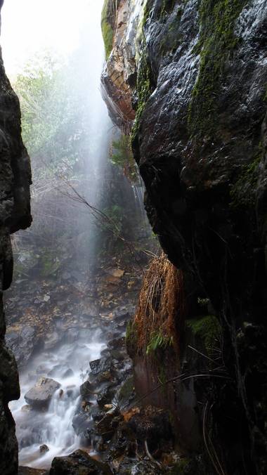 Gustavo Adolfo. en Hamelin: Paisaje  (Robledo del Mazo), Uno de los chorros de las lanchas en Robledo del mazo
