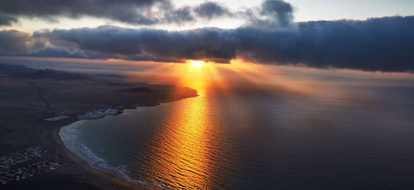 isaactoribio86 en Hamelin: Paisaje  (Caleta de Famara), Famara y su espectacular atardecer.