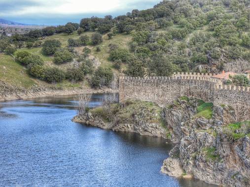 María G Terrones en Hamelin: Paisaje  (Buitrago del Lozoya), Río Lozoya y su muralla