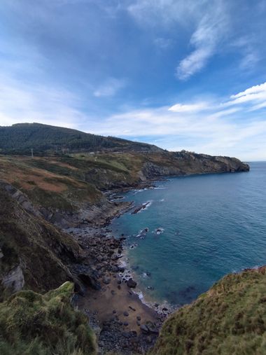Eritz.cortazar en Hamelin: Paisaje  (Sámano), Para todo mal el mar y para todo bien el mar también 
De vez en cuando hay que salir a darse un paseo por la ...